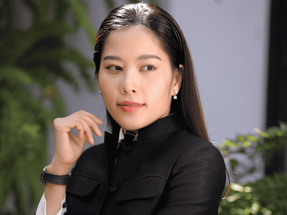 hoa khôi Nam Em, sao Việt