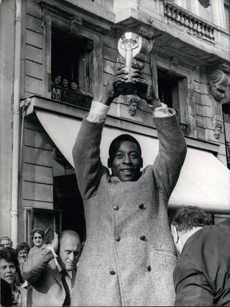 Pele, siêu sao bóng đá, chôn cất, huyền thoại bóng đá thế giới, Edson Arantes do Nascimento