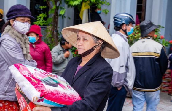 nam-vuong-va-hoa-hau-nguoi-viet-2022-trao-gui-yeu-thuong-toi-cong-dong (1).png 0 Nam vương và Hoa hậu người Việt 2022, Thiện nguyện, Minh Chánh Entertainment