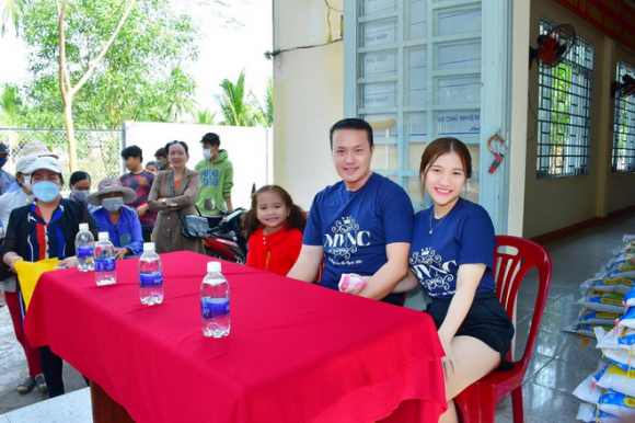 nam-vuong-va-hoa-hau-nguoi-viet-2022-trao-gui-yeu-thuong-toi-cong-dong (1).png 0 Nam vương và Hoa hậu người Việt 2022, Thiện nguyện, Minh Chánh Entertainment