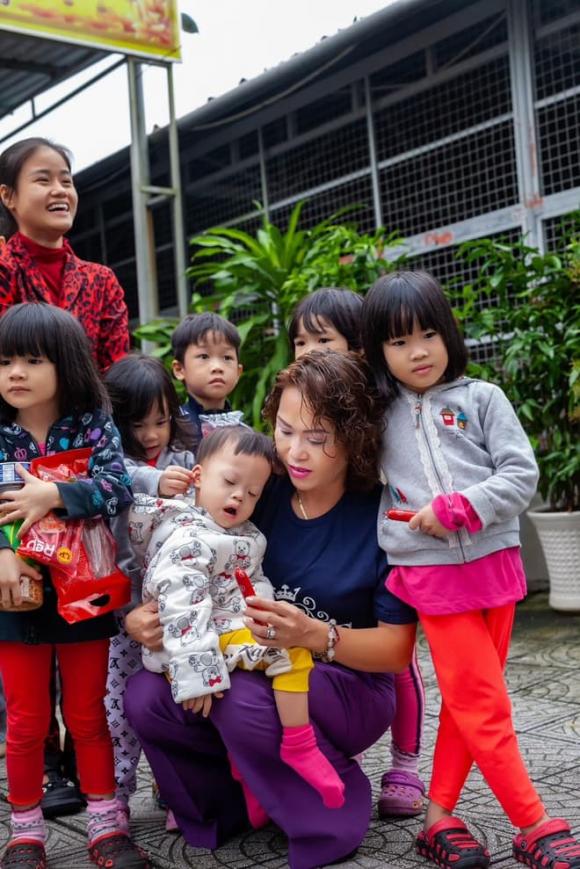 nam-vuong-va-hoa-hau-nguoi-viet-2022-trao-gui-yeu-thuong-toi-cong-dong-(22).jpg 0 Nam vương và Hoa hậu người Việt 2022, Thiện nguyện, Minh Chánh Entertainment