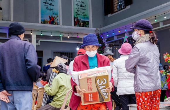 nam-vuong-va-hoa-hau-nguoi-viet-2022-trao-gui-yeu-thuong-toi-cong-dong (1).png 0 Nam vương và Hoa hậu người Việt 2022, Thiện nguyện, Minh Chánh Entertainment