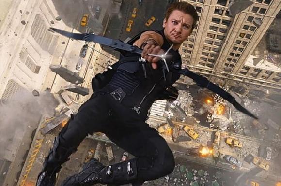 Jeremy Renner, Jeremy Renner nguy kịch, Jeremy Renner bị xe ủi tuyết cán qua chân