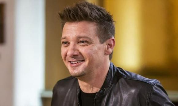 Jeremy Renner, Jeremy Renner nguy kịch, Jeremy Renner bị xe ủi tuyết cán qua chân