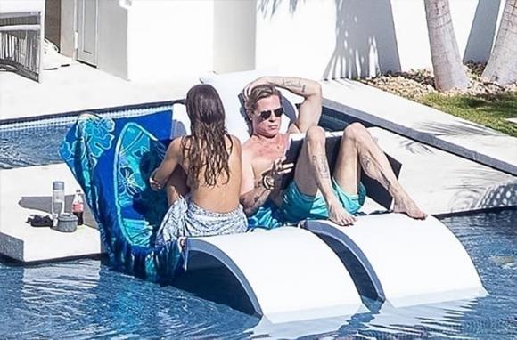 Brad Pitt, Ines de Ramon, Brad continues to flirt with his young lover, Ines de Ramon goes topless