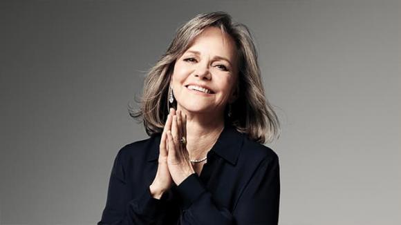 Sally Field và Burt Reynolds, Kate Hudson và Dane Cook, Penn Badgley và Blake Lively, sao Hollywood