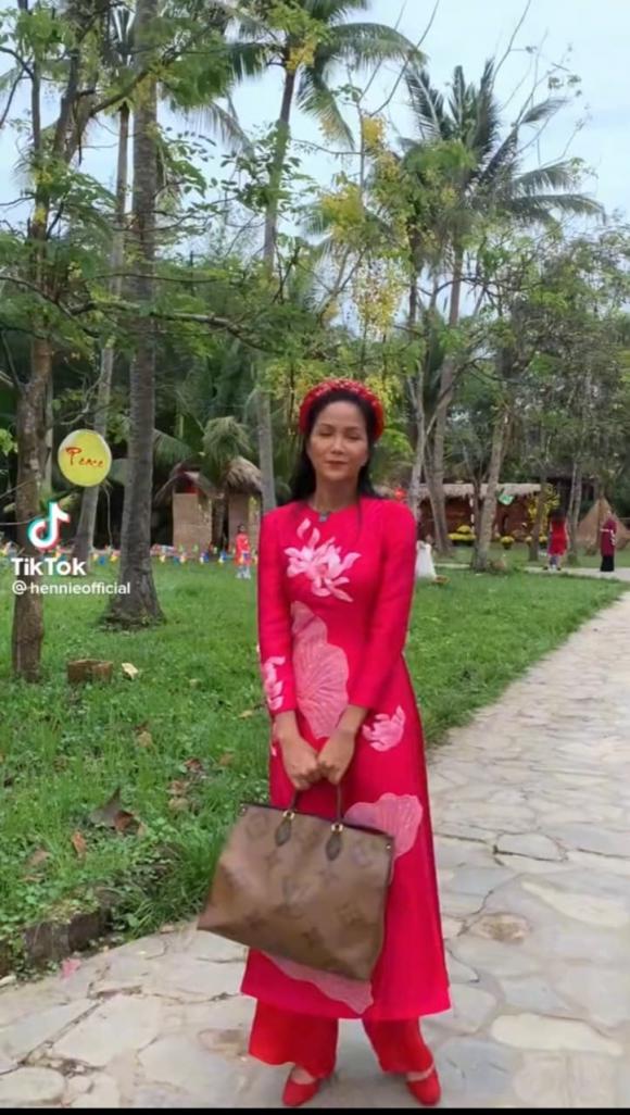 h'hen niê, sao việt, hoa hậu h'hen niê 