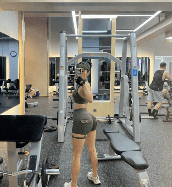 hotgirl, Kardashian châu Á