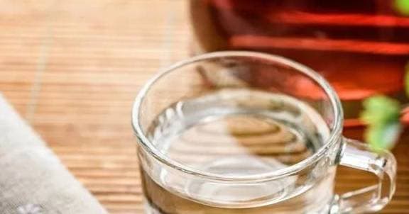 uống nước, thời điểm không nên uống nước, trước và sau bữa ăn