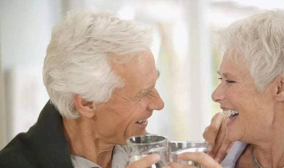 uống nước, thời điểm không nên uống nước, trước và sau bữa ăn