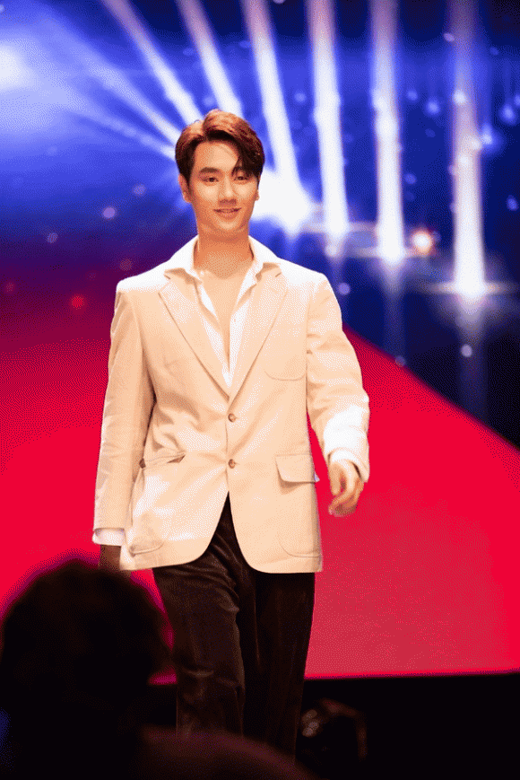 Nam vương người Việt thế giới, Bank Lê