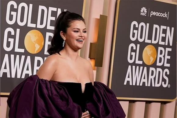 Selena Gomez, Selena Gomez đáp trả những bình luận chê bai cơ thể sau khi tham dự Quả cầu vàng 2023, sao Hollywood