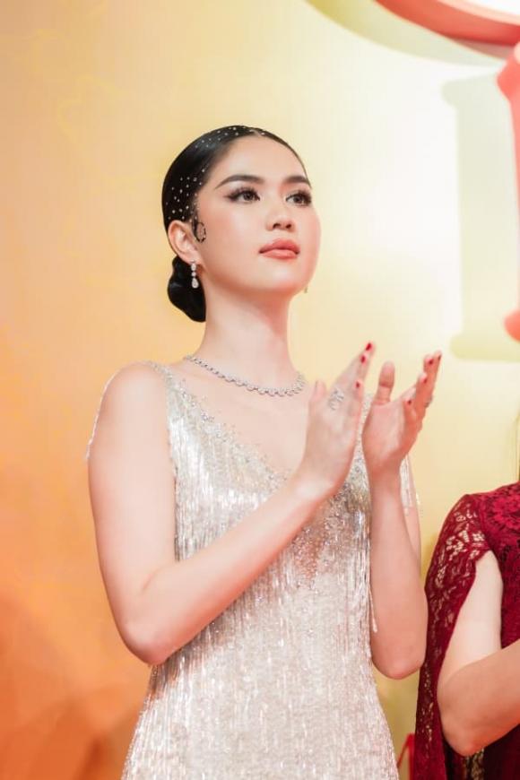 diễn viên Minh Hằng, nữ hoàng nội y Ngọc Trinh, diễn viên Diệu Nhi, sao Việt