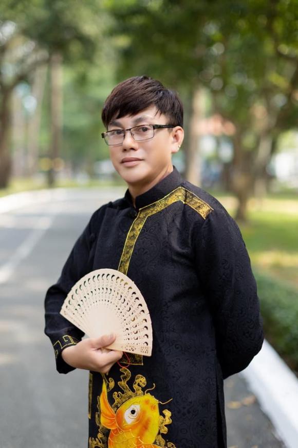 ntk-tommy-nguyen-cung-dancer-nhi-gia-han-don-tet-voi-ao-dai-thanh-lich (1).jpg 5 NTK Tommy Nguyễn, Dancer nhí Gia Hân