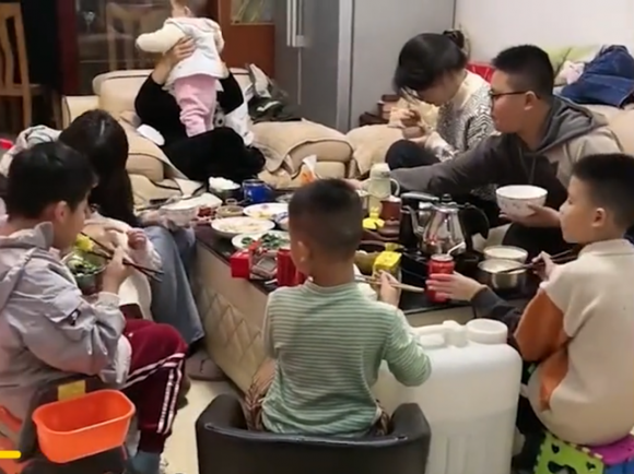 về nhà ngày Tết, gia đình sum vầy, gia đình ngày Tết