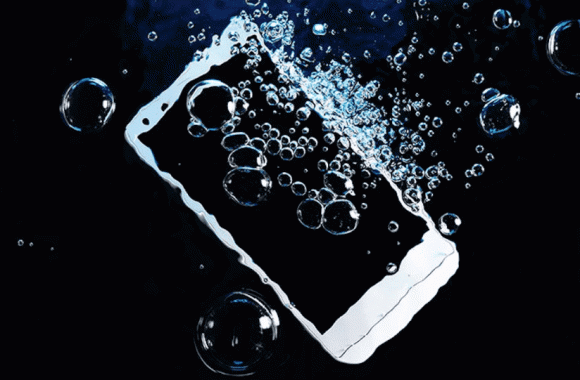 mẹo điện thoại, điện thoại rơi xuống nước, làm đổ nước vào điện thoại, mẹo công nghệ