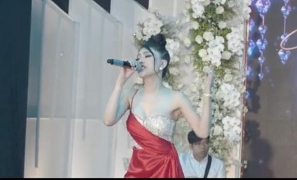 ca sĩ Lâm Khánh Chi, sao Việt