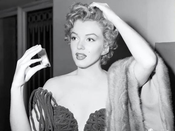 Marilyn Monroe, cuộc đời Marilyn Monroe, sao Hollywood