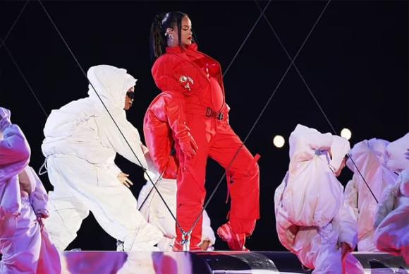 Rihanna, Rihanna mang thai lần hai, Rihanna biểu diễn tại Super Bowl 2023