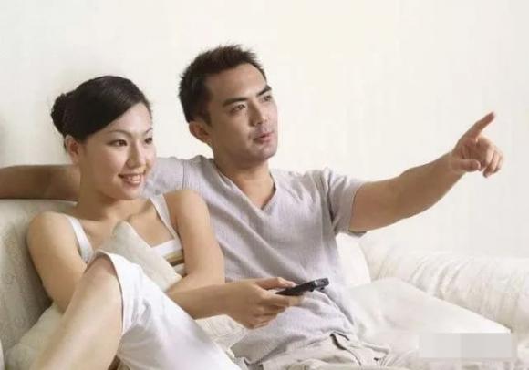 vợ chồng nên cách nhau bao nhiêu tuổi, chỉ số hạnh phúc, tuổi kết hôn, Vợ chồng chênh lệch bao nhiêu tuổi