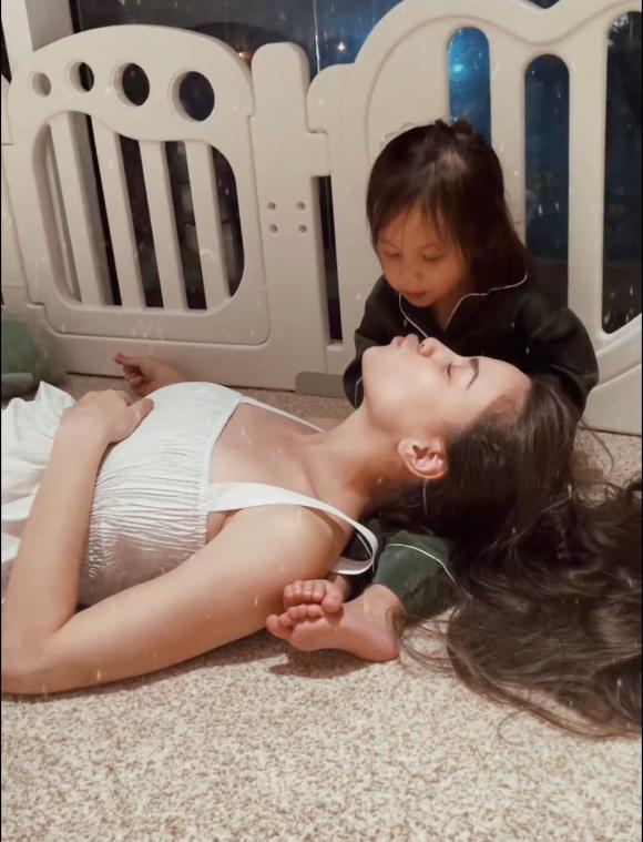 ca sĩ Hồ Ngọc Hà, sao việt, diễn viên Kim Lý, cặp sinh đôi của Hà Hồ