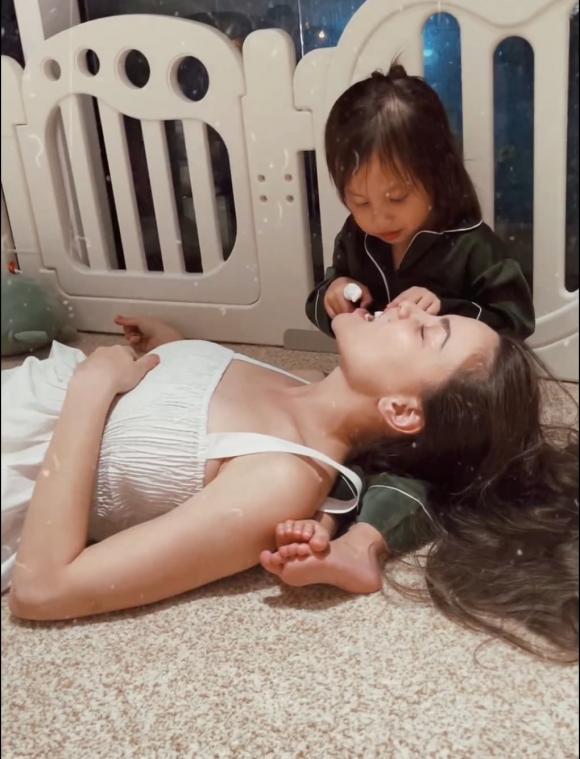 ca sĩ Hồ Ngọc Hà, sao việt, diễn viên Kim Lý, cặp sinh đôi của Hà Hồ