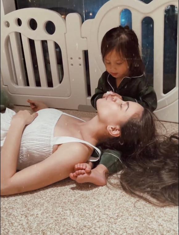 ca sĩ Hồ Ngọc Hà, sao việt, diễn viên Kim Lý, cặp sinh đôi của Hà Hồ