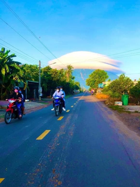 Bà Đen, quầng sáng ở núi Bà Đen, hiện tượng lạ ở núi Bà Đen