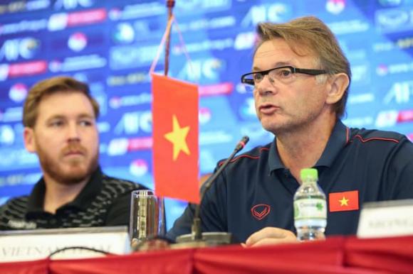 HLV Park Hang-seo, Philippe Troussier, ĐT Việt Nam
