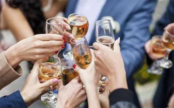 tiệc tối, đồng nghiệp xấu, những đồng nghiệp không nên kết thân
