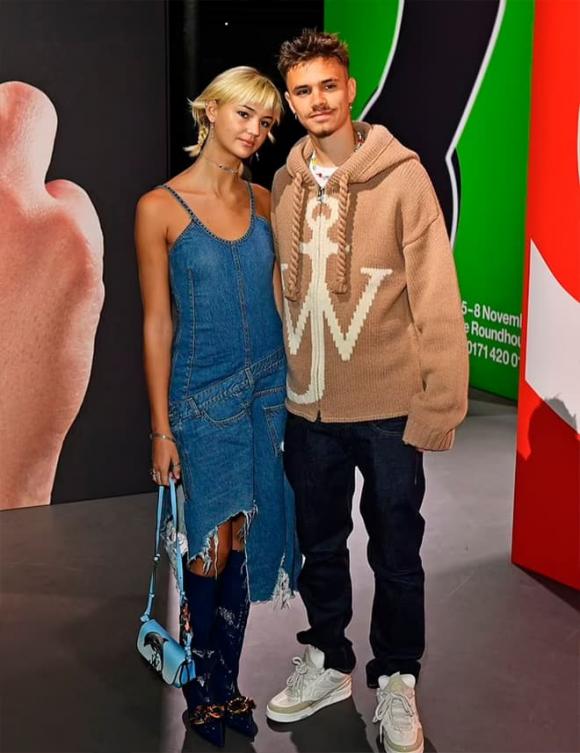 Romeo Beckham ,  Mia Regan ,  Mia Regan và Romeo Beckham tình tứ sau khi tái hợp