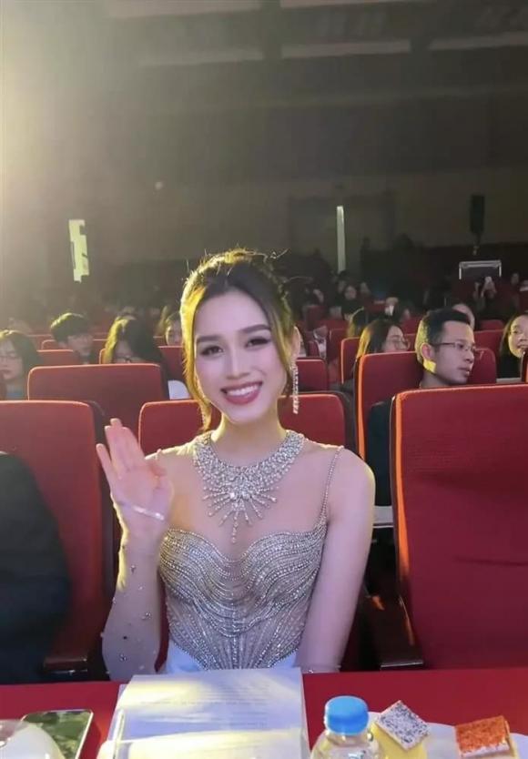hoa hậu Đỗ Thị Hà, diễn viên Minh Hằng, sao Việt