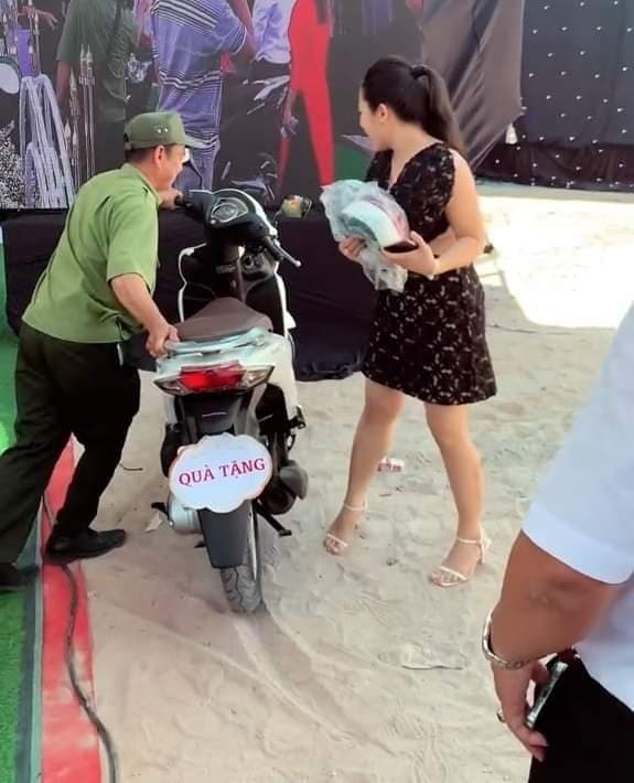 đám cưới Bình Dương, quà trong đám cưới, tăng xe máy trong đám cưới