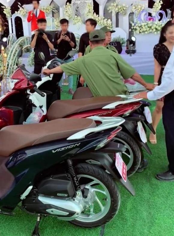 đám cưới Bình Dương, quà trong đám cưới, tăng xe máy trong đám cưới