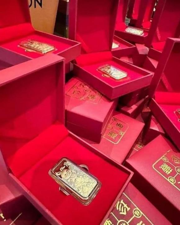 đám cưới Bình Dương, quà trong đám cưới, tăng xe máy trong đám cưới