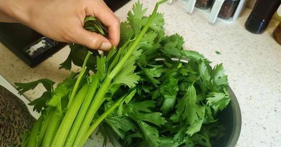 lá cần tây, cần tây