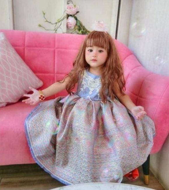 em bé xinh, bé gái xinh, bé 3 tuổi xinh như búp bê