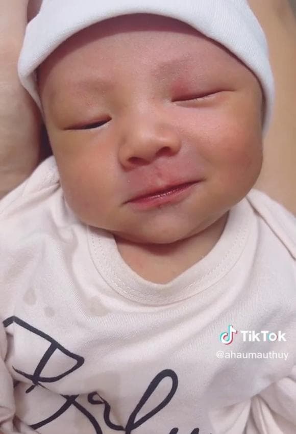 á hậu thúy vân, sao việt, mâu thủy 