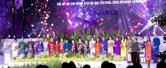 330139269_1264685714148193_4916634708647641654_n.jpg 0 Đoàn Minh Tài, Đại sứ áo dài 2023, NTK Sỹ Hoàng, Tuần lễ áo dài 2023