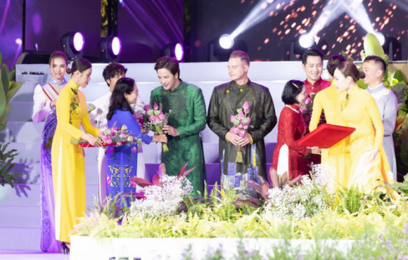 doan-minh-tai-43 (1).jpg 0 Đoàn Minh Tài, Đại sứ áo dài 2023, NTK Sỹ Hoàng, Tuần lễ áo dài 2023