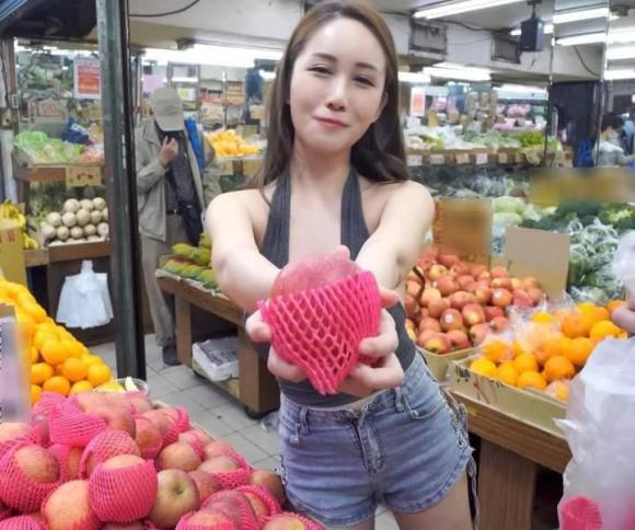 gái trẻ, gái trẻ bán trái cây, gái trẻ mặc hở bạo 