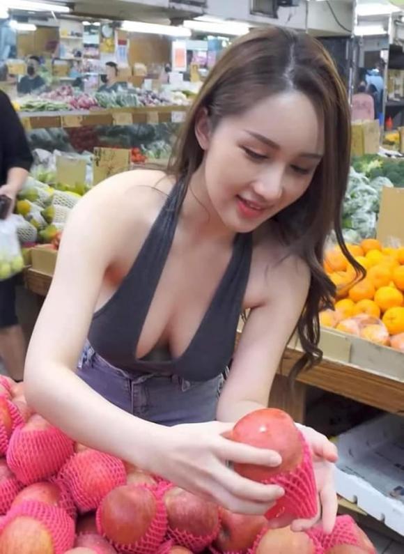 gái trẻ, gái trẻ bán trái cây, gái trẻ mặc hở bạo 