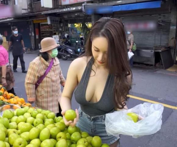 gái trẻ, gái trẻ bán trái cây, gái trẻ mặc hở bạo 