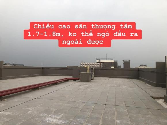 mắc kẹt trên sân thượng chung cư, giải cứu người trên sân thượng chung cư, mắc kẹt ở sân thượng