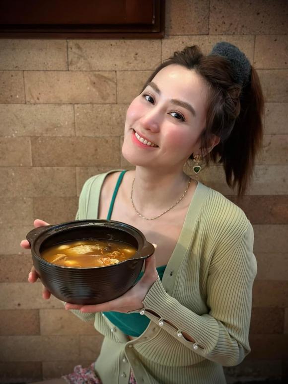diễn viên Ngân Khánh, sao Việt