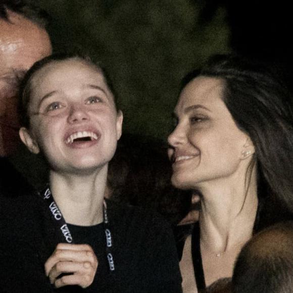 Angelina Jolie, con Angelina Jolie, con nuôi Angelina Jolie