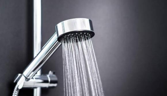 Đừng vội vứt đầu vòi hoa sen bị tắc, cách làm sạch đầu vòi hoa sen, vòi hoa sen