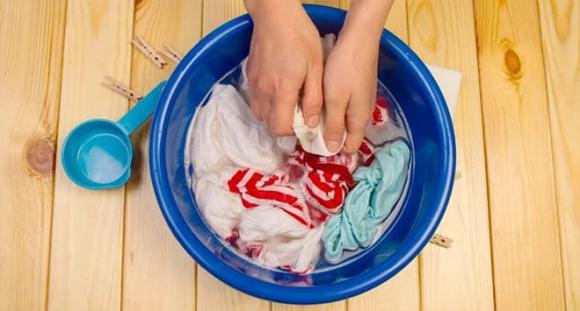 đồ lót, sai lầm khi giặt đồ lót, tránh giặt đồ lót chung quần áo bẩn, không nên tích tụ đồ lót giặt một lần
