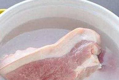 rửa thịt, không nên rửa thực phẩm bằng nước, thực phẩm không nên rửa với nước