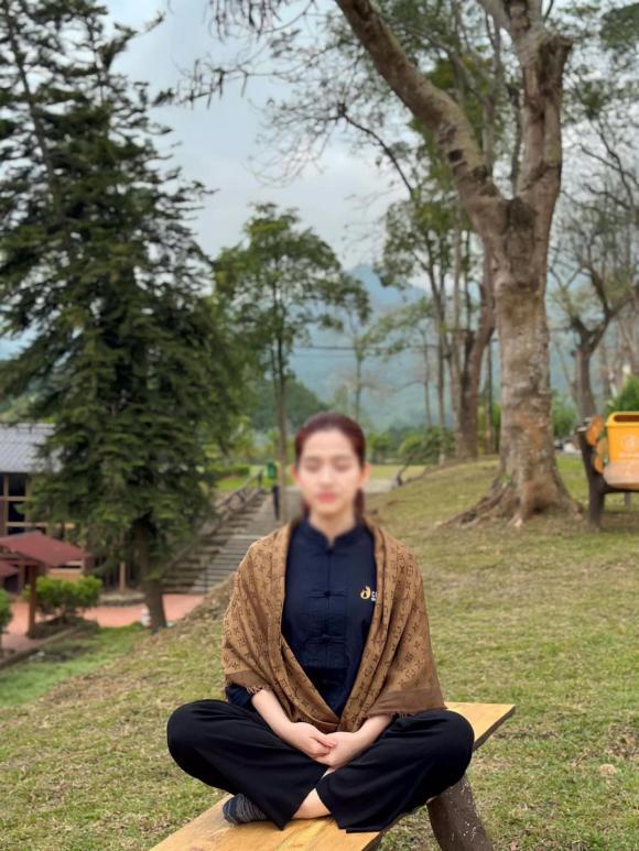 khăn hàng hiệu, giặt đồ ở tiệm giặt, khăn như giẻ lau
